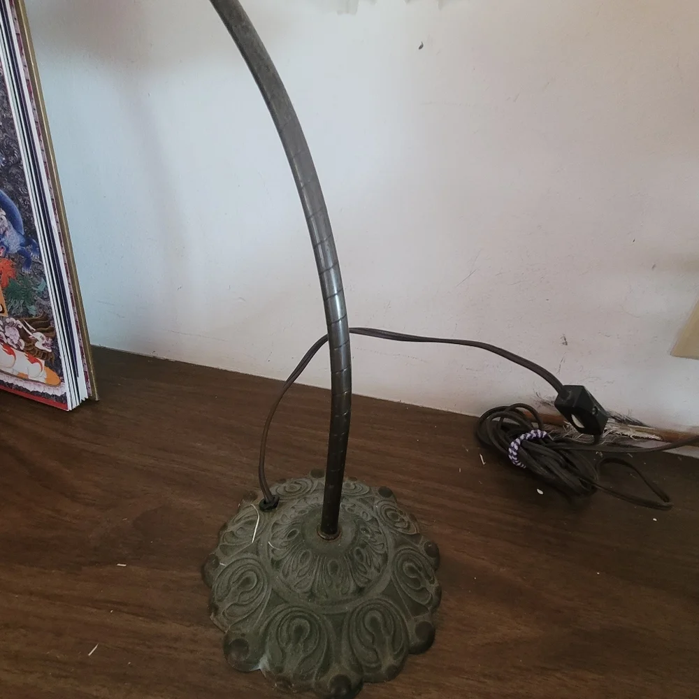 Antique Art deco tulip lily brass table lamp